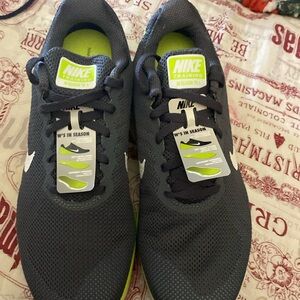 New Nike Women's tennis shoes